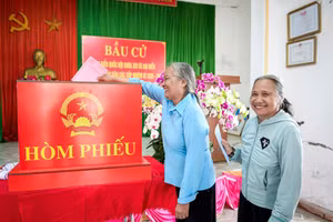 Cử tri xã Nghĩa Sơn (Ninh Bình) tham gia bỏ phiếu ngày 15/3.