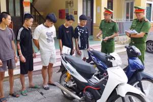 Các đối tượng và tang vật vụ trộm cắp. Ảnh: Công an tỉnh Ninh Bình