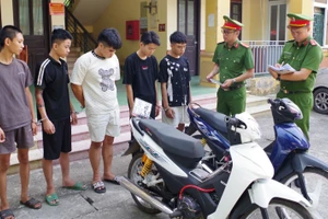 Các đối tượng và tang vật vụ trộm cắp. Ảnh: Công an tỉnh Ninh Bình