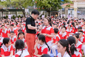 Học sinh Trường Tiểu học Trần Hưng Đạo tham gia hoạt động giao lưu, rèn luyện kỹ năng giao tiếp.