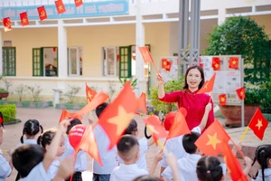 Cô trò Trường Tiểu học Yên Bình (Vũ Dương, Ninh Bình) trong ngày khai giảng năm học 2025-2026. 