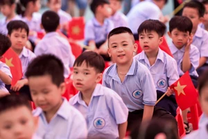 Học sinh Trường Tiểu học Nguyễn Tất Thành (Nam Định, Ninh Bình) trong ngày khai giảng năm học 2024 - 2025. 