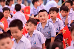 Học sinh Trường Tiểu học Nguyễn Tất Thành (Nam Định, Ninh Bình) trong ngày khai giảng năm học 2024 - 2025. 