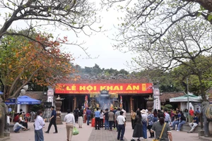 Lễ khai ấn Đền Trần hàng năm luôn thu hút hàng chục nghìn khách thập phương về dự. 