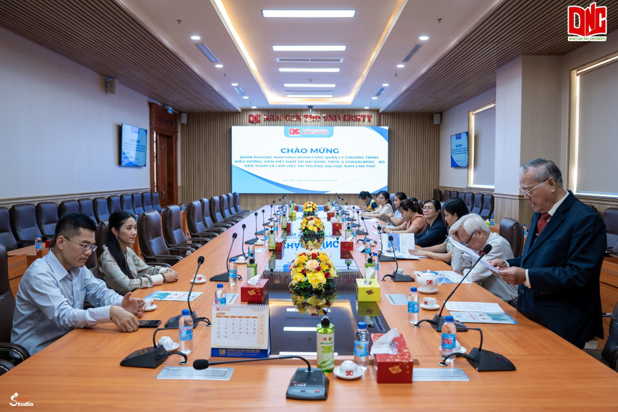 Trường Đại học Nam Cần Thơ (DNC) làm việc với Đoàn Phương Nam Education cùng Quản lý Chương trình Điều dưỡng viên Việt Nam tại hai bang Tirol & Vorarlberg – Áo. ctrinh.jpg
