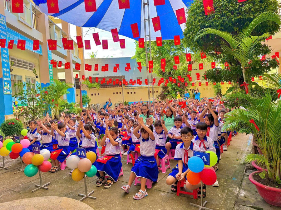 Các em HS Tiểu học trong lễ khai giảng tại Trường Tiểu học Long Hòa 2 (TP Cần Thơ). long-tuyen.jpg