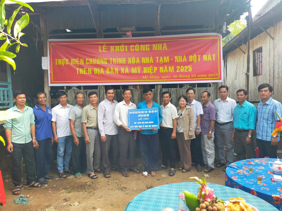Khởi công xây nhà tại ấp Trung Châu, Cù Lao Giêng (xã Mỹ Hiệp cũ), An Giang.