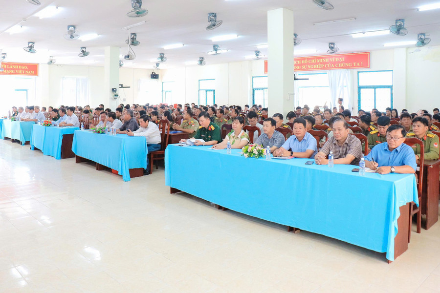 Đại biểu tham dự khai mạc tập huấn.