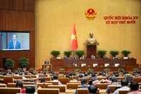 Bộ trưởng Bộ GD&ĐT Nguyễn Kim Sơn trình bày báo cáo sáng 10/12. Ảnh: Cổng TTĐT Quốc hội. 