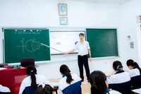 Thầy Phùng Đức Cường có hơn 20 năm kinh nghiệm giảng dạy môn Toán. 