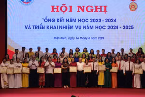 51 cán bộ, giáo viên được UBND tỉnh Điện Biên khen thưởng vì có thành tích xuất sắc năm học 2023 – 2024.