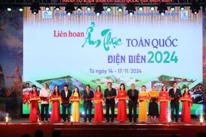 Lễ cắt băng khai mạc Liên hoan ẩm thực toàn quốc 2024.