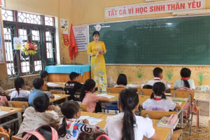 Giờ học ở Trường PTDTBT TH Nậm Kè số 1, huyện Mường Nhé (Điện Biên).