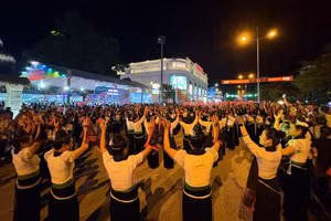 Gần 1.000 người tham gia biểu diễn tại Lễ hội đường phố “Tinh hoa Tây Bắc”.