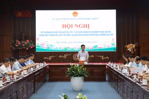 Quang cảnh cuộc họp.