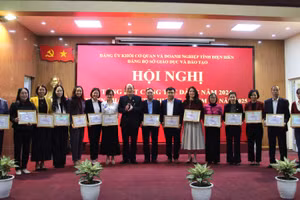 Ban Chấp hành Đảng bộ Sở GD&ĐT Điện Biên biểu dương, khen thưởng các đảng viên đạt tiêu chuẩn “Hoàn thành xuất sắc nhiệm vụ” tiêu biểu năm 2024.