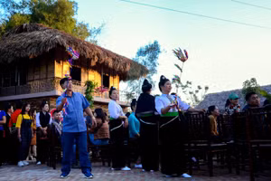 Trải nghiệm ném còn tại bản Che Căn, huyện Điện Biên (Điện Biên).