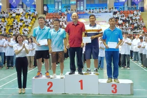 Trao huy chương môn pickleball ngành Giáo dục mở rộng năm 2024.