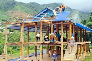 Nhiều hộ dân trên địa bàn tỉnh Điện Biên phải di dời khẩn cấp khỏi các khu vực có nguy cơ sạt lở. 