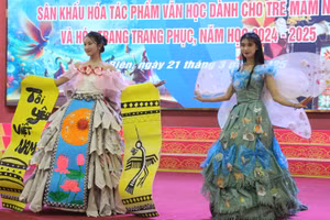 Ngày 21/3, Trường Cao đẳng Sư phạm (CĐSP) Điện Biên tổ chức Hội thi trình diễn thời trang tái chế cho các sinh viên khoa Giáo dục Mầm non.