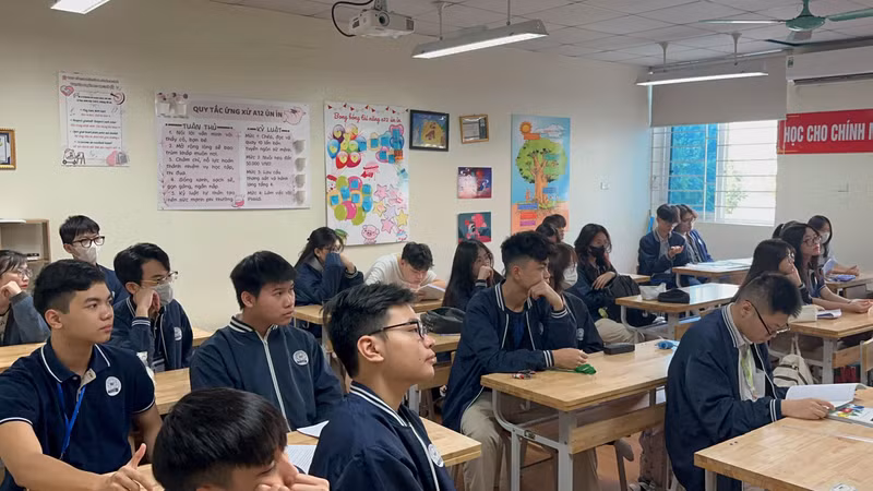 Sinh viên trường báo tích cực lan tỏa thông điệp Giờ Trái đất 2024