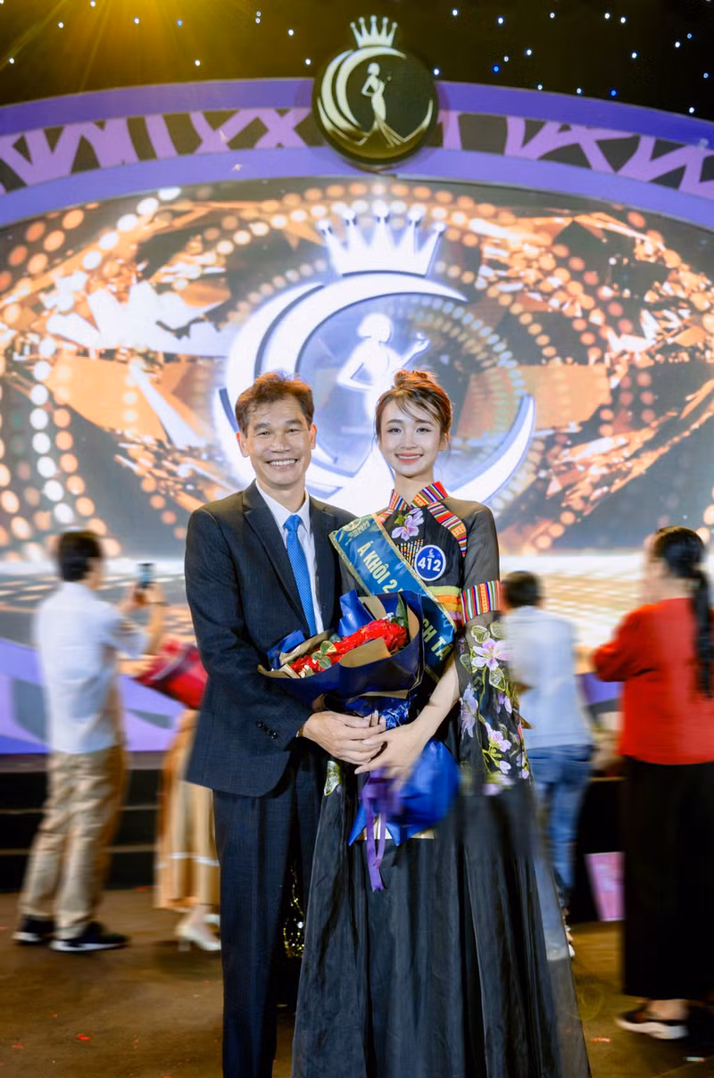 Nhan sắc xinh đẹp của nữ sinh Đại học Hà Nội đạt giải Á khôi Tây Bắc 