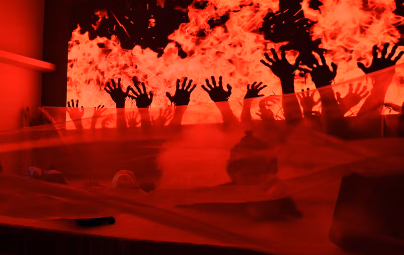 Sinh viên thực hiện Chiến dịch Tri ân lực lượng Phòng cháy chữa cháy