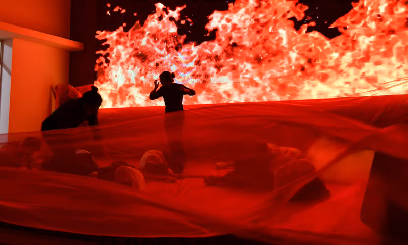 Sinh viên thực hiện Chiến dịch Tri ân lực lượng Phòng cháy chữa cháy