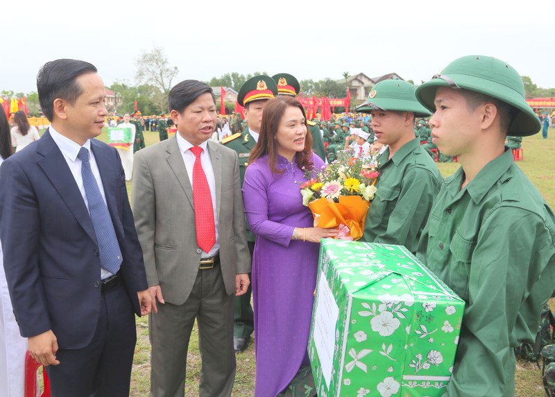 Anh em song sinh ở Quảng Trị cùng lên đường nhập ngũ
