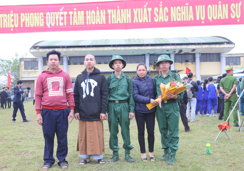 Anh em song sinh ở Quảng Trị cùng lên đường nhập ngũ