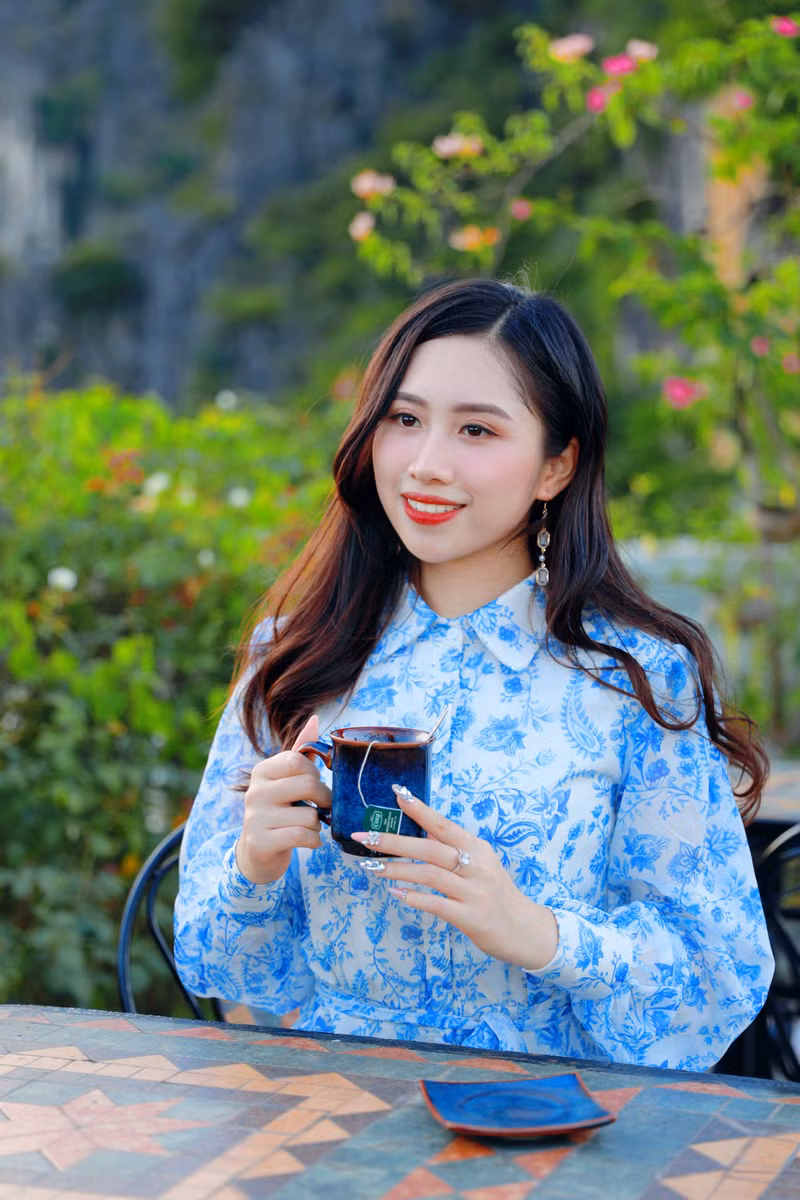 Nhan sắc nữ MC trẻ nhất Đài PTTH Hà Nội