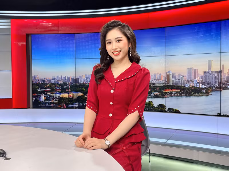 Nhan sắc nữ MC trẻ nhất Đài PTTH Hà Nội