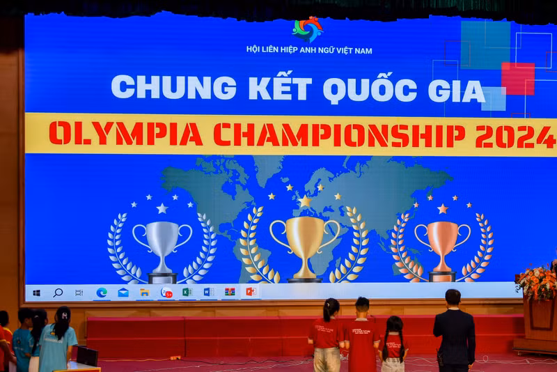 Olympia Championship 2024 hay còn gọi là Đấu Trường Tiếng Anh Olympia là cuộc thi đồng đội ( 3 thành viên) do Hội Liên hiệp Anh Ngữ Việt Nam tổ chức. Lộ diện Quán quân đấu trường tiếng Anh Olympia