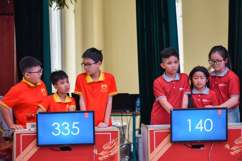 Cuộc thi khởi tranh từ tháng 2 và chia thành 4 cụm thi đấu tại : Đà Nẵng - Hà Nội - Hồ Chí Minh và Đắk Lắk. Lộ diện Quán quân đấu trường tiếng Anh Olympia