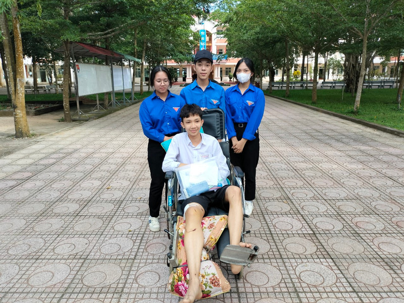 Những hình ảnh ý nghĩa trong kỳ thi tốt nghiệp THPT nơi phố núi