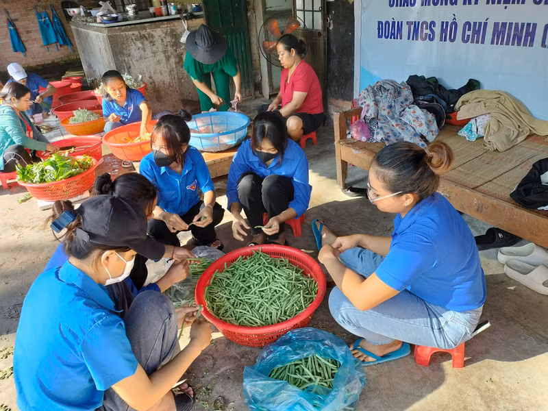 Những hình ảnh ý nghĩa trong kỳ thi tốt nghiệp THPT nơi phố núi