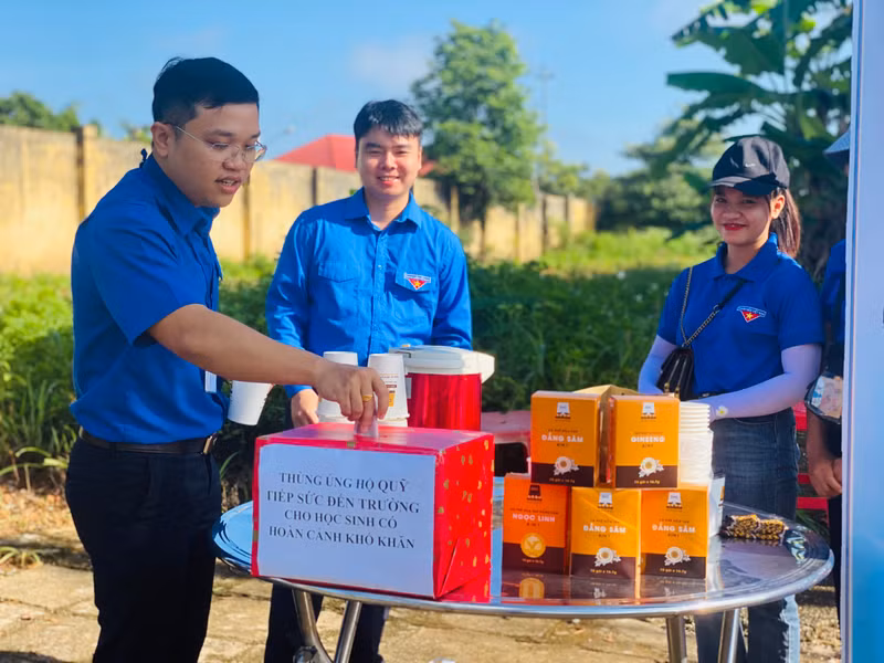 Những hình ảnh ý nghĩa trong kỳ thi tốt nghiệp THPT nơi phố núi