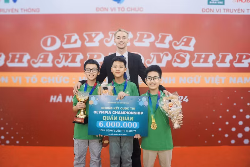 Quán quân khối 6-7 thuộc về đơn vị trung tâm Anh ngữ Langmaster Hà Nội. Lộ diện Quán quân đấu trường tiếng Anh Olympia