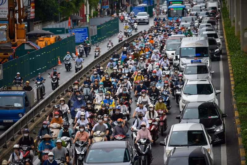 Nhiều tuyến phố ở Hà Nội ùn tắc ngày đầu tuần