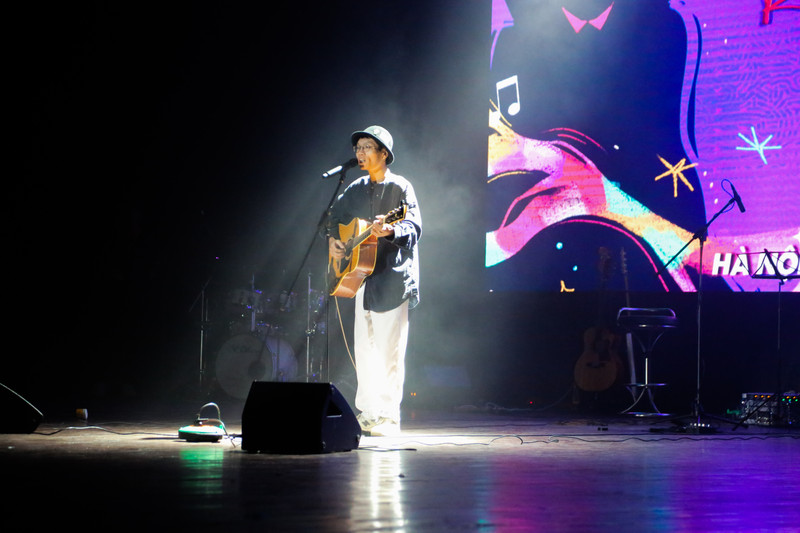Phiêu cùng âm nhạc với TALES IN TUNE