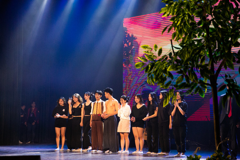 Phiêu cùng âm nhạc với TALES IN TUNE