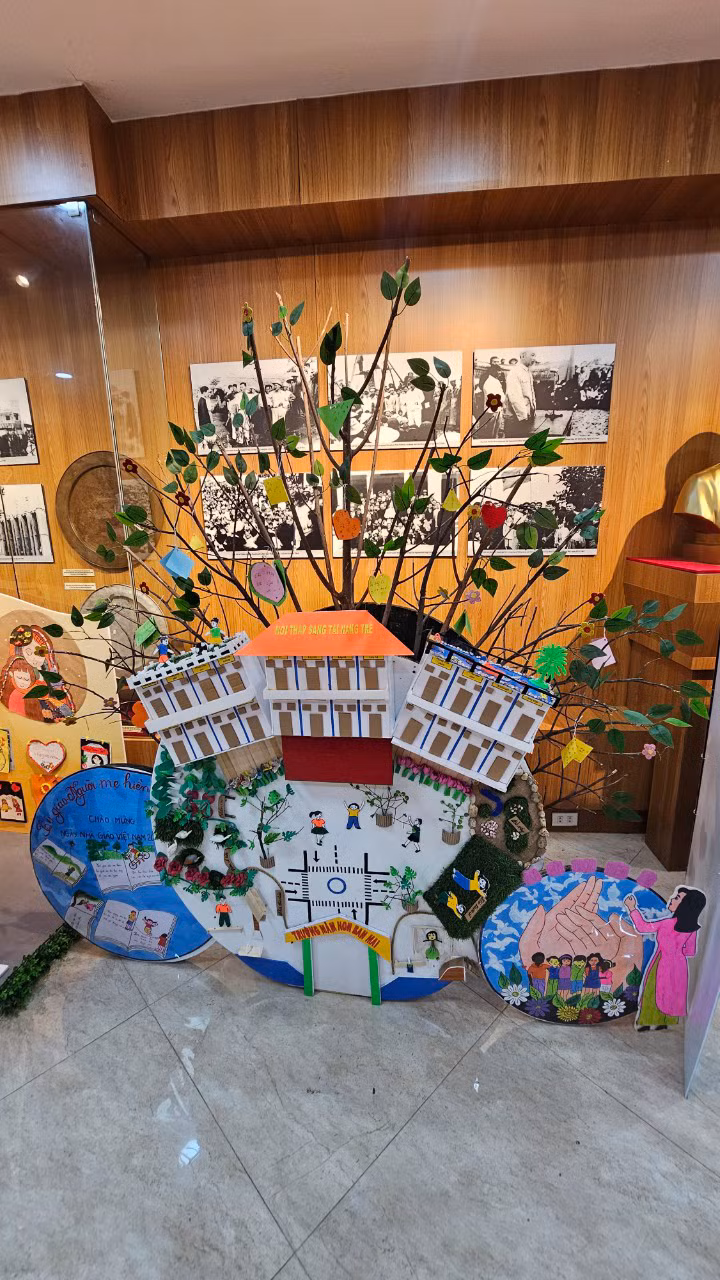 Độc đáo những sản phẩm báo tường chào mừng ngày Nhà giáo Việt Nam 20/11