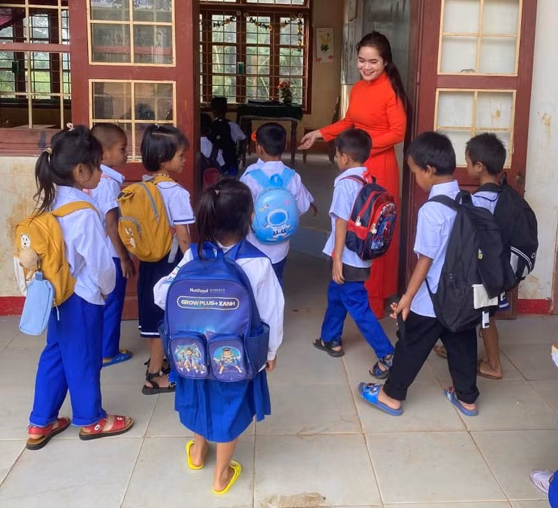 Học sinh lớp 1 vùng cao Quảng Trị hân hoan trong ngày tựu trường