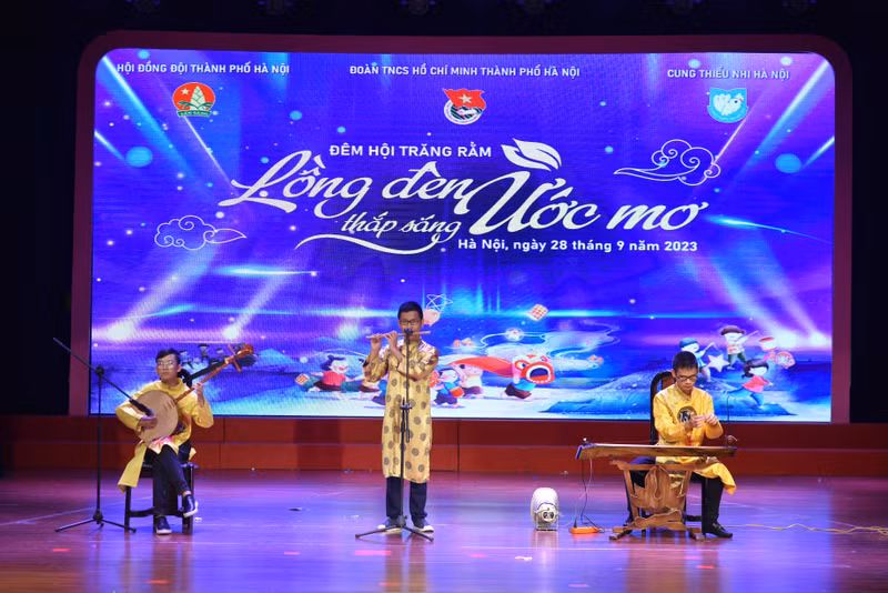 Nhiều tiết mục biểu diễn xúc động tại đêm Trung thu ‘Lồng đèn thắp sáng ước mơ’