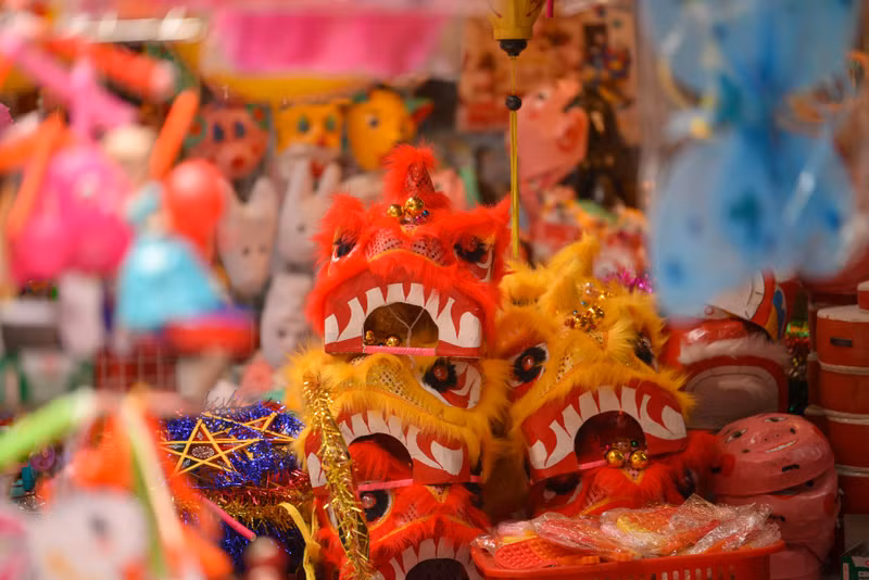 Giới trẻ nô nức 'check-in' Trung thu sớm ở phố Hàng Mã