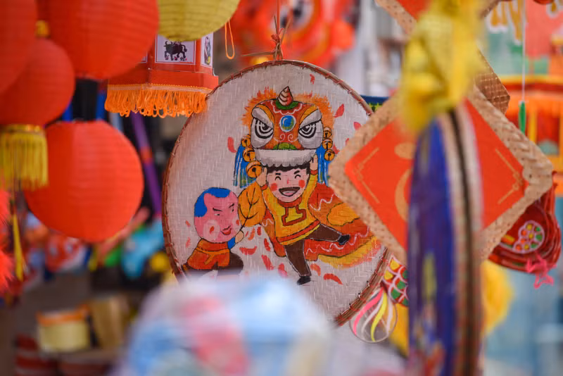 Giới trẻ nô nức 'check-in' Trung thu sớm ở phố Hàng Mã