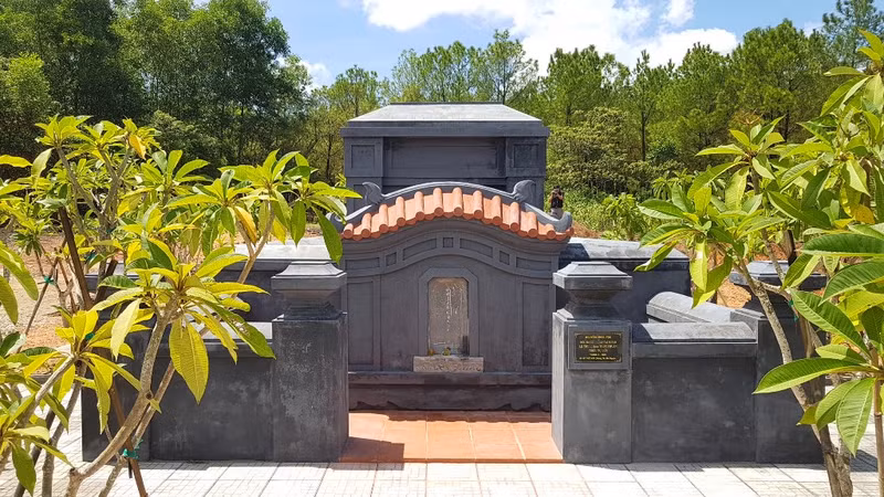 Cận cảnh khu lăng mộ vợ vua Tự Đức xây dựng lại sau 6 năm bị san ủi