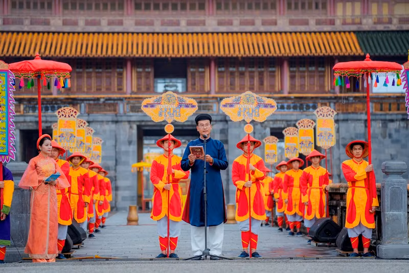 Tái hiện Lễ ban lịch đầu năm mới triều Nguyễn tại cố đô Huế