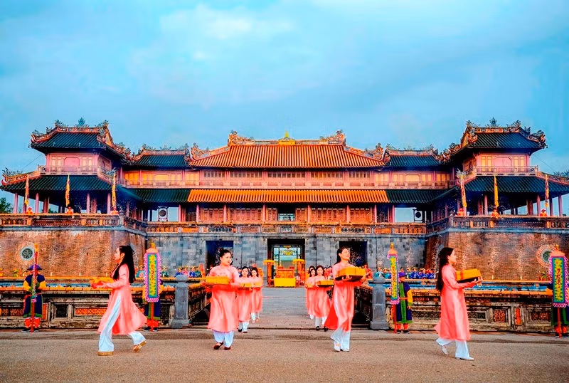 Tái hiện Lễ ban lịch đầu năm mới triều Nguyễn tại cố đô Huế