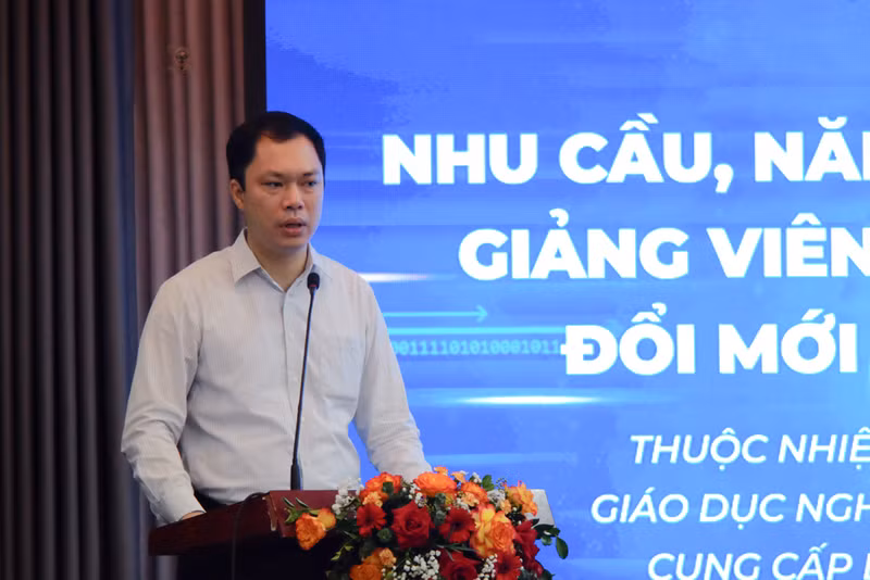 Đây sẽ là khóa đào tạo chuyên sâu, với mong muốn cung cấp nền tảng, định hướng để các bạn startup, sinh viên phát triển năng lực tiếng Anh. Kết nối nhu cầu, năng lực tiếng Anh của các startup, giảng viên và sinh viên